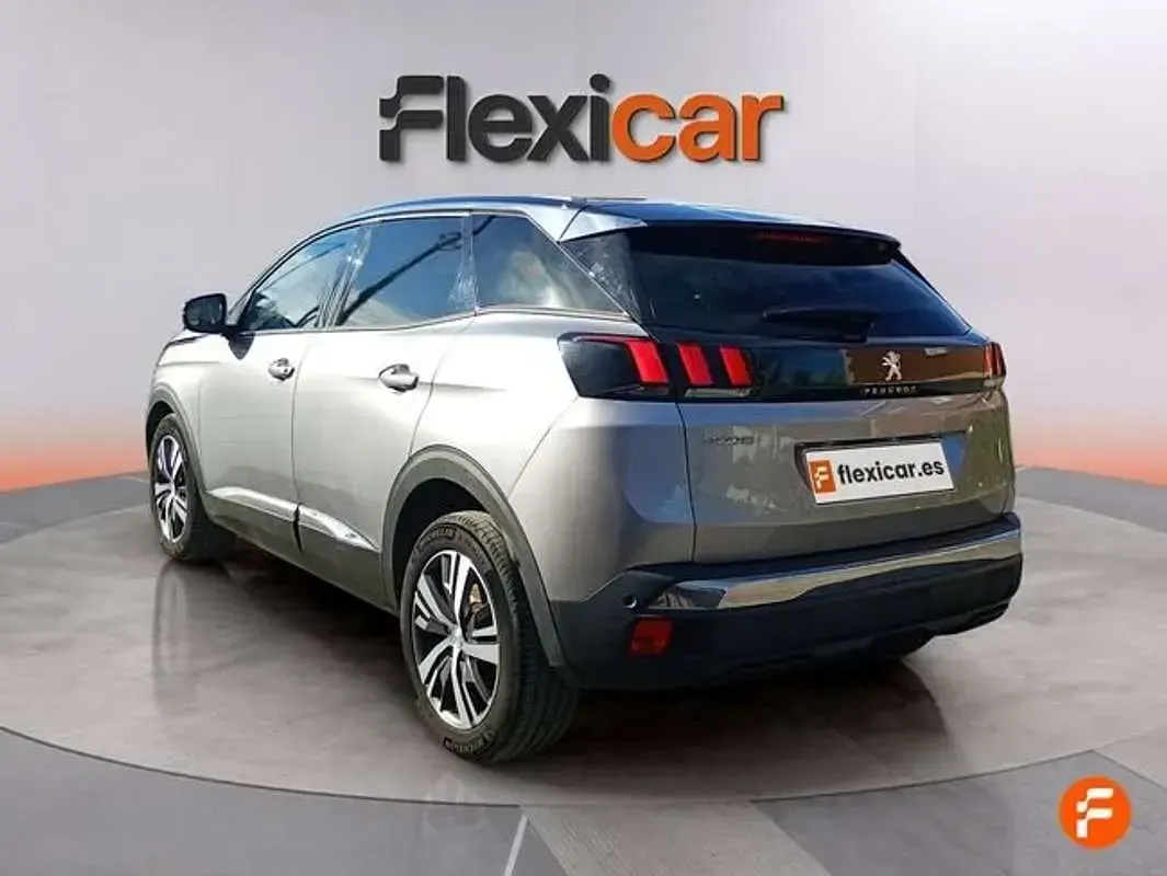 Usado Peugeot 3008 Allure 131 CV (96 kW) 2023 Gris SUV