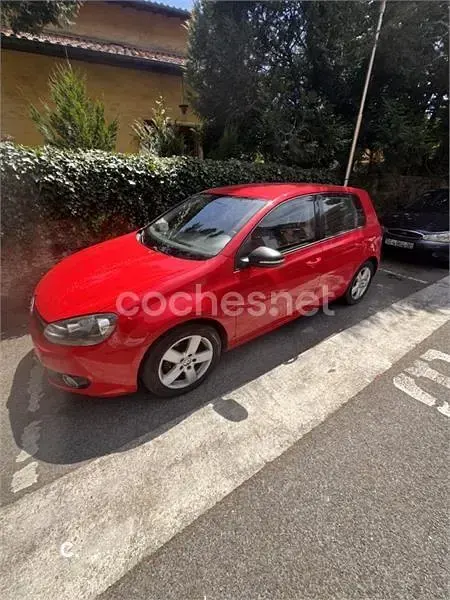 Usado VW Golf VII Advance 105 CV (77 kW) 2012 Rojo Berlina