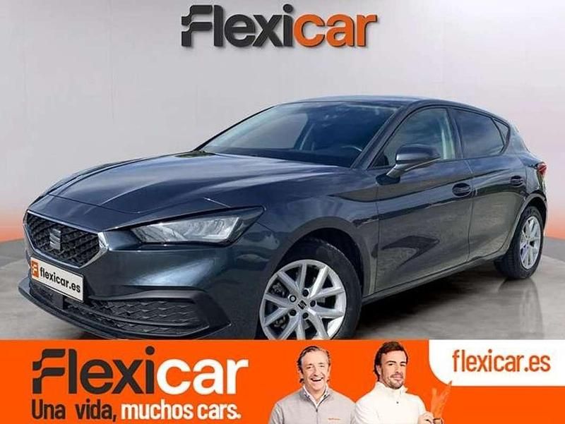 Usado Seat Leon Style 110 CV (80 kW) 2022 Azul Utilitario