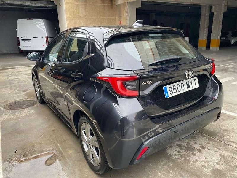 Usado Toyota Yaris Hybrid Active 116 CV (85 kW) 2025 Negro Utilitario