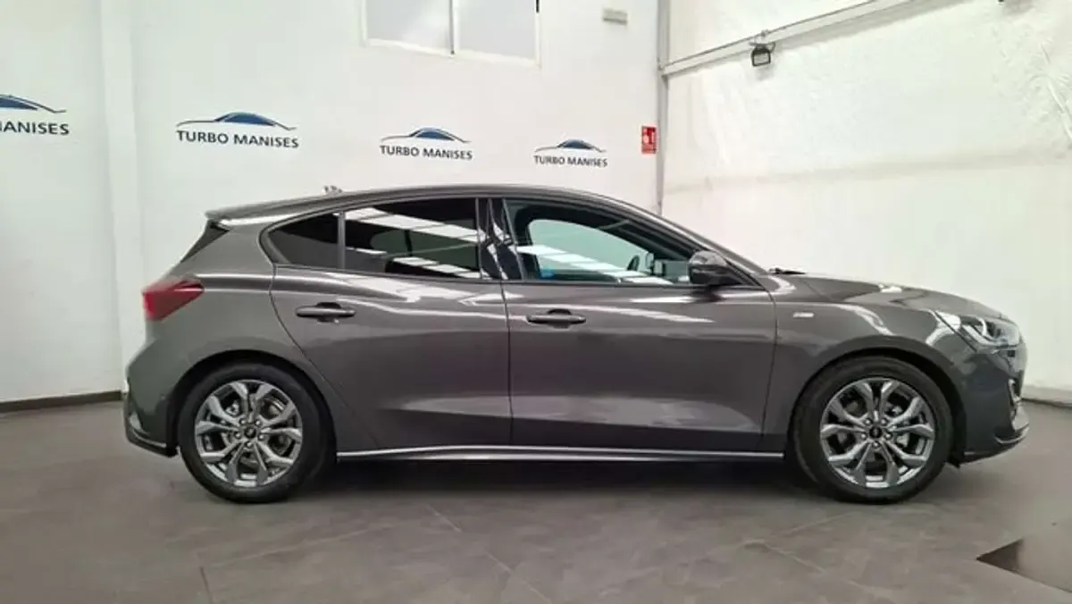 Usado Ford Focus ST-Line 155 CV (114 kW) 2026 Gris Berlina