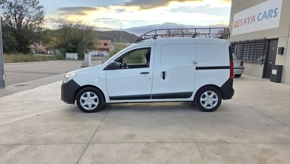 Usado Dacia Dokker Essentiel 109 CV (80 kW) 2020 Blanco Monovolumen