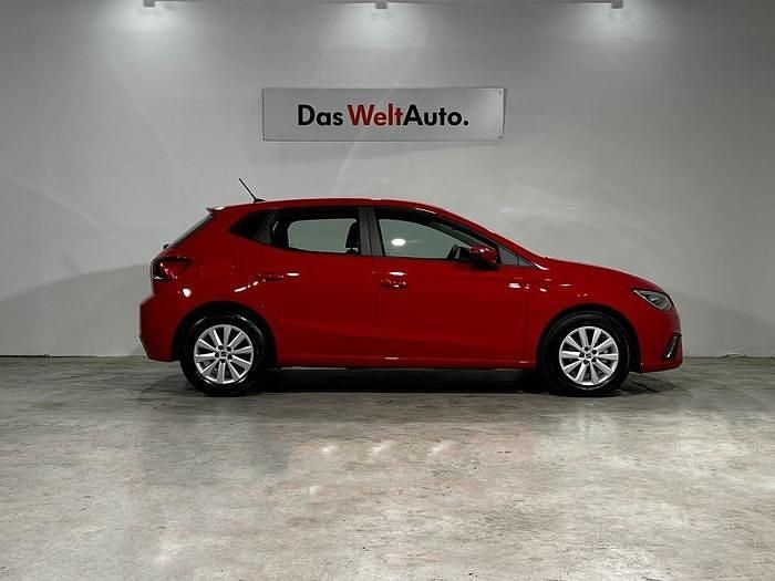Usado Seat Ibiza Style Plus 110 CV (80 kW) 2021 Rojo