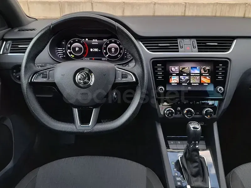 Usado Skoda Octavia Style 150 CV (110 kW) 2019 Gris / plata Berlina