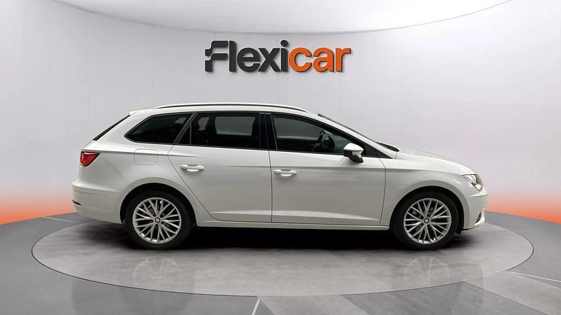 Usado Seat Leon ST Style 131 CV (96 kW) 2019 Blanco Familiar