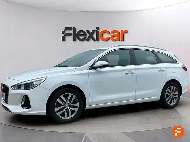 Usado Hyundai i30 110 CV (80 kW) 2018 Blanco Familiar