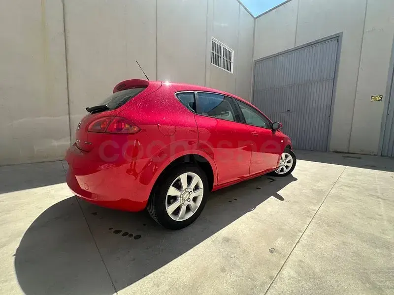 Begagnad Seat Leon Ecomotive 105 HK (77 kW) 2008 Röd Halvkombi