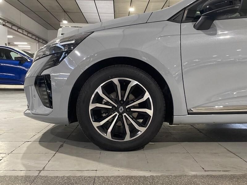 Usado Renault Clio V Techno 100 CV (73 kW) 2025 Gris Berlina