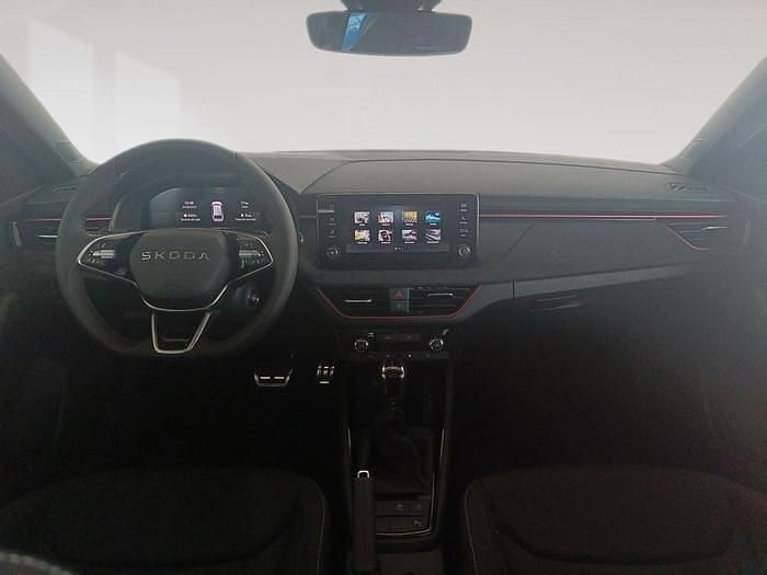 Nuevo Skoda Scala 115 CV (84 kW) 2025 Gris / plateado Utilitario