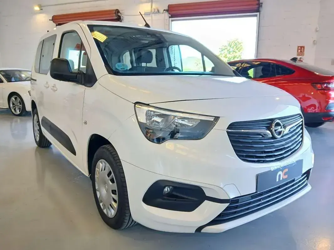 Käytetty Opel Combo Life Edition+ 102 HP (75 kW) 2022 Valkoinen Tila-auto