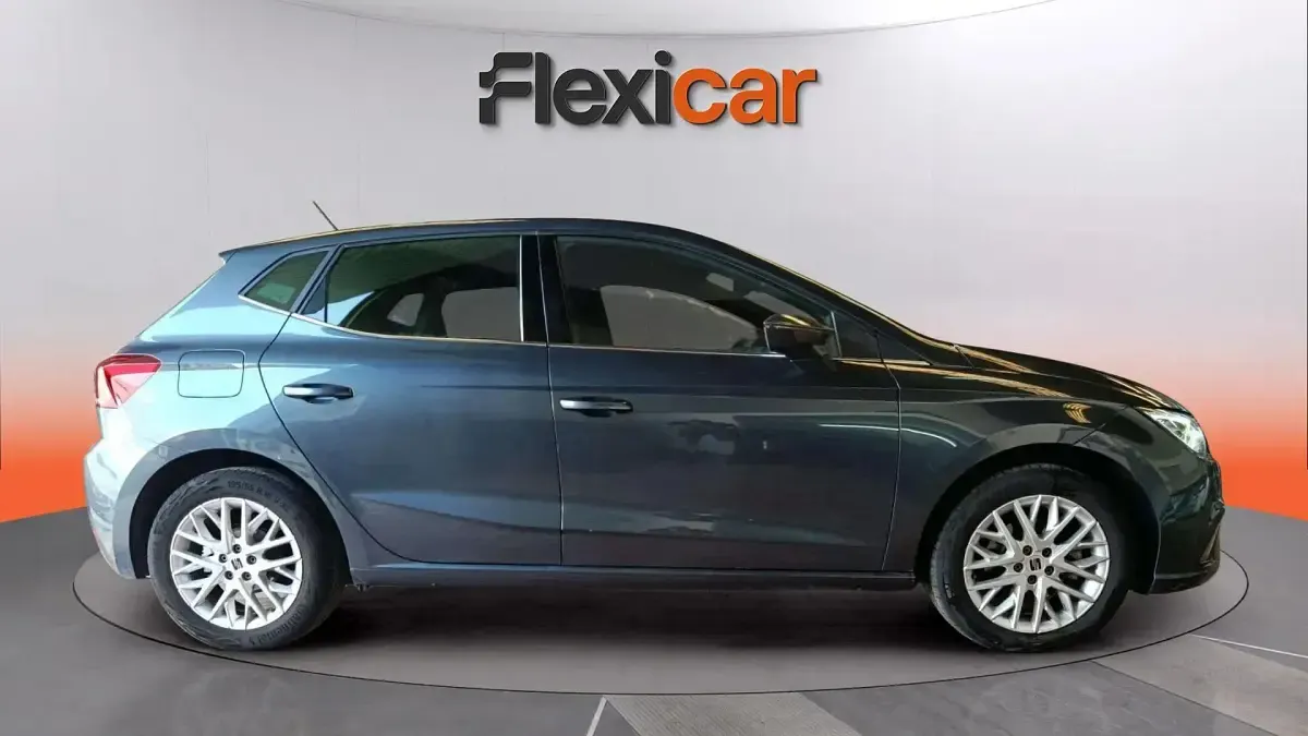 Usado Seat Ibiza 116 CV (85 kW) 2024 Gris Utilitario