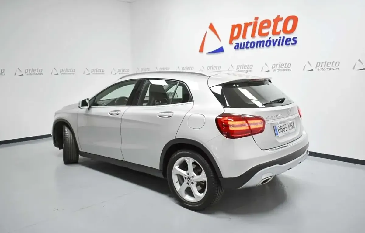 Usado Mercedes GLA200 136 CV (100 kW) 2018 Gris SUV