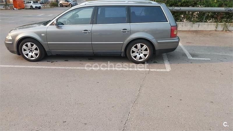 Usado VW Passat Edition 130 CV (95 kW) 2003 Gris / plata Berlina