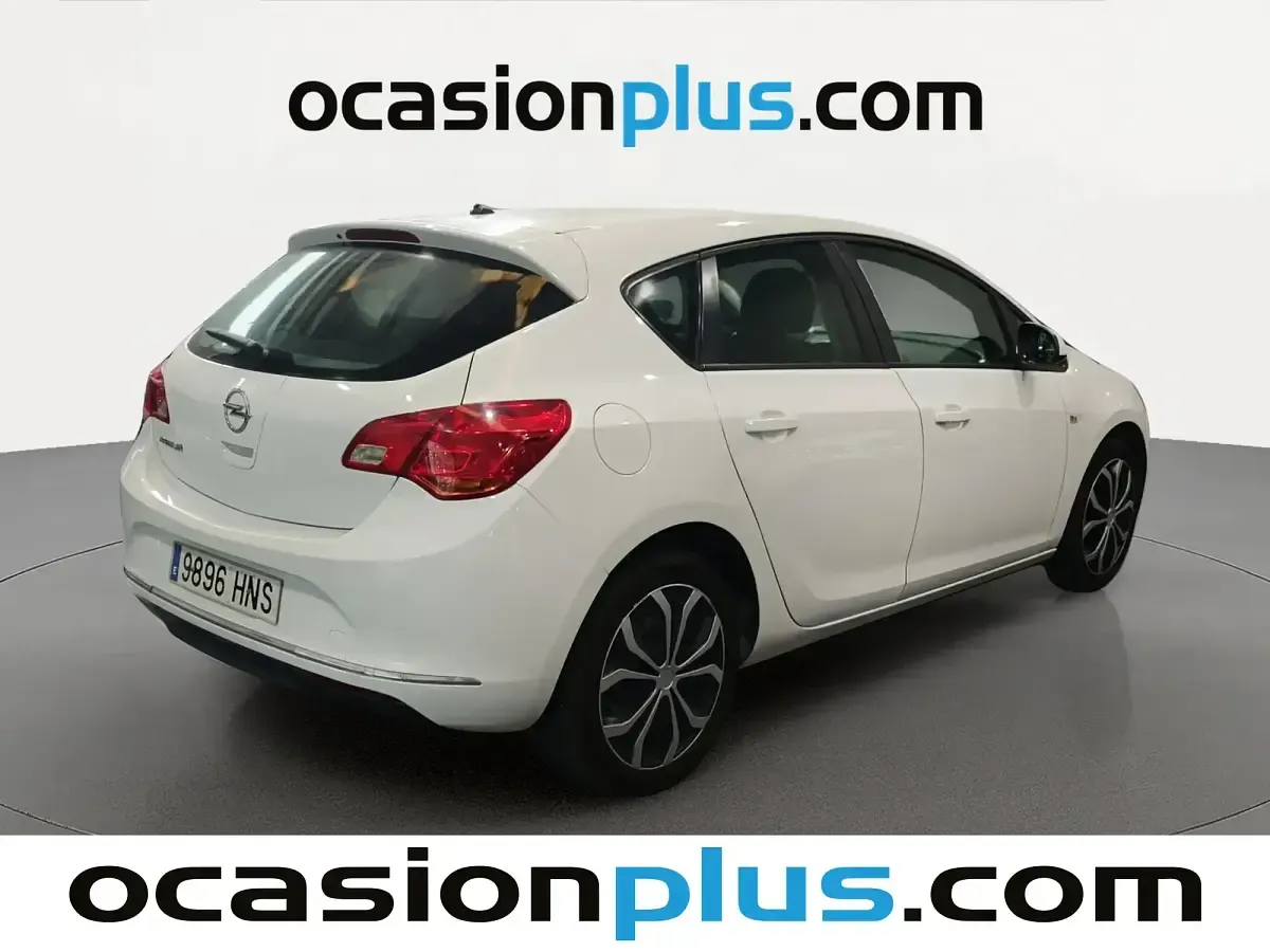 Usado Opel Astra Selective 115 CV (84 kW) 2013 Blanco Berlina
