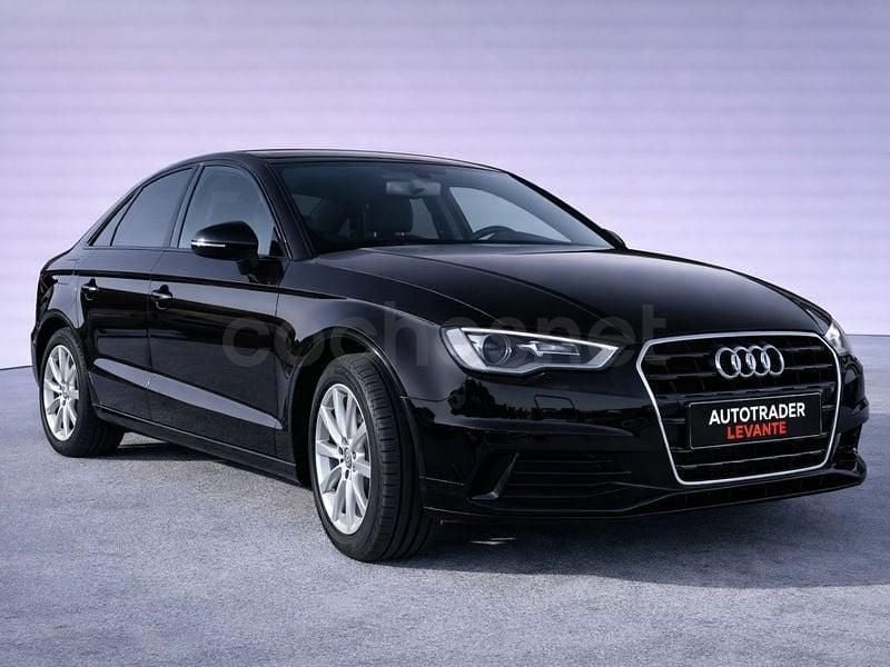 Usado Audi A3 Attraction 125 CV (91 kW) 2015 Negro Berlina