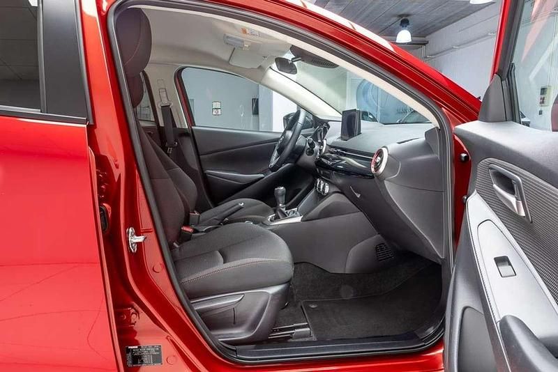 Rojo Usado 2023 Mazda 2 Homura-Line Utilitario | 16.400 € (Precio justo) - Imagen 1/4