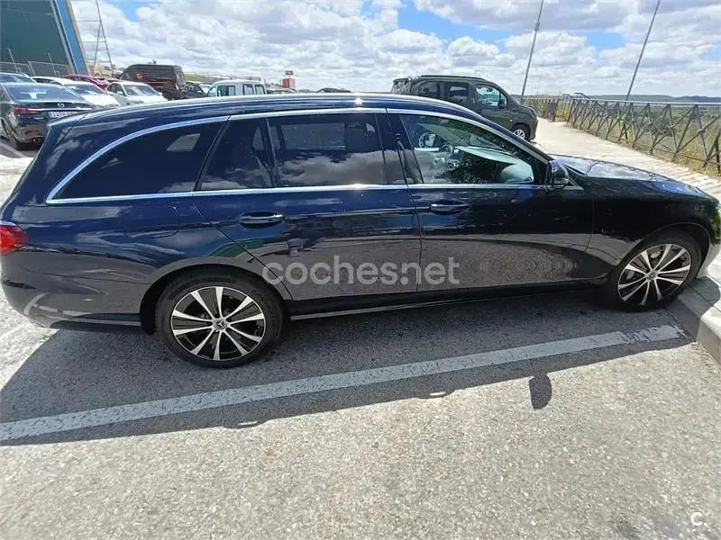 Usado Mercedes E300 306 CV (225 kW) 2020 Azul Familiar