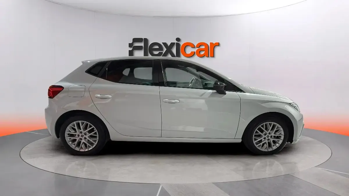 Usado Seat Ibiza FR 110 CV (80 kW) 2024 Blanco Utilitario