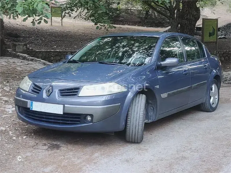 Usado Renault Mégane Dynamique 110 CV (80 kW) 2006 Azul Berlina