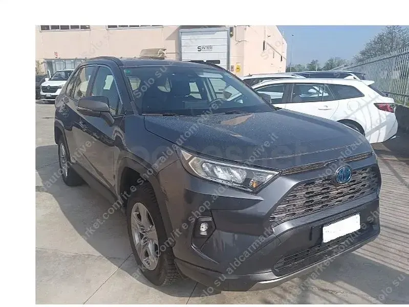 Usado Toyota RAV4 Hybrid Business Edition 218 CV (160 kW) 2022 Gris / plata SUV