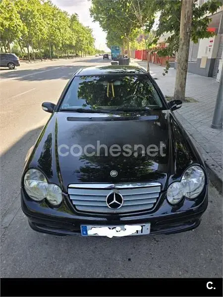 Usado Mercedes C200 163 CV (119 kW) 2003 Negro Berlina