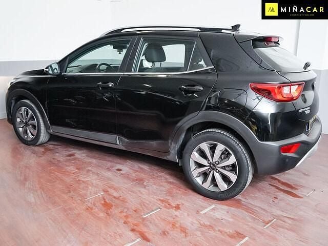 Usado Kia Stonic 120 CV (88 kW) 2022 Negro SUV