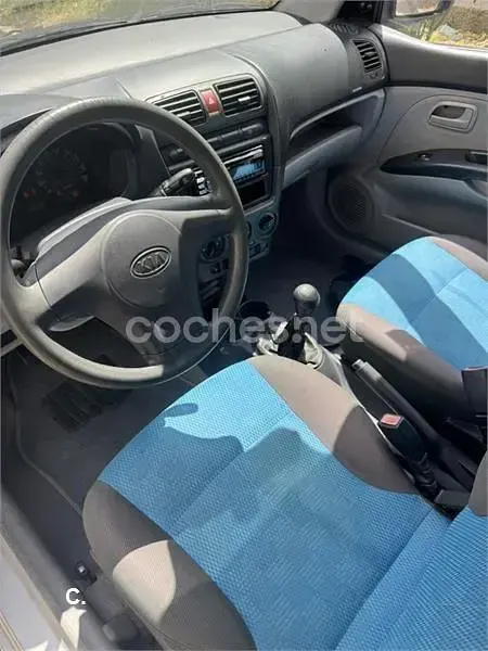Usado Kia Picanto 61 CV (44 kW) 2007 Gris / plata Utilitario