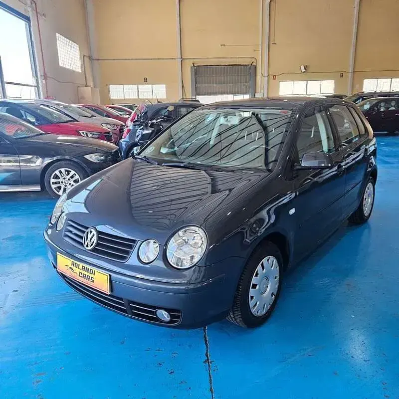 Usado VW Polo Trendline 75 CV (55 kW) 2003 Gris Utilitario