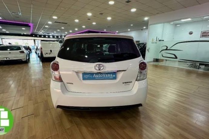 Käytetty Toyota Verso Style 111 HP (81 kW) 2015 Tila-auto