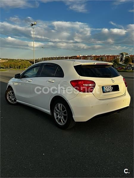 Usado Mercedes A180 Urban 122 CV (89 kW) 2014 Blanco Berlina