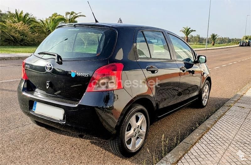 Używany Toyota Yaris 90 KM (66 kW) 2009 Czarny Hatchback