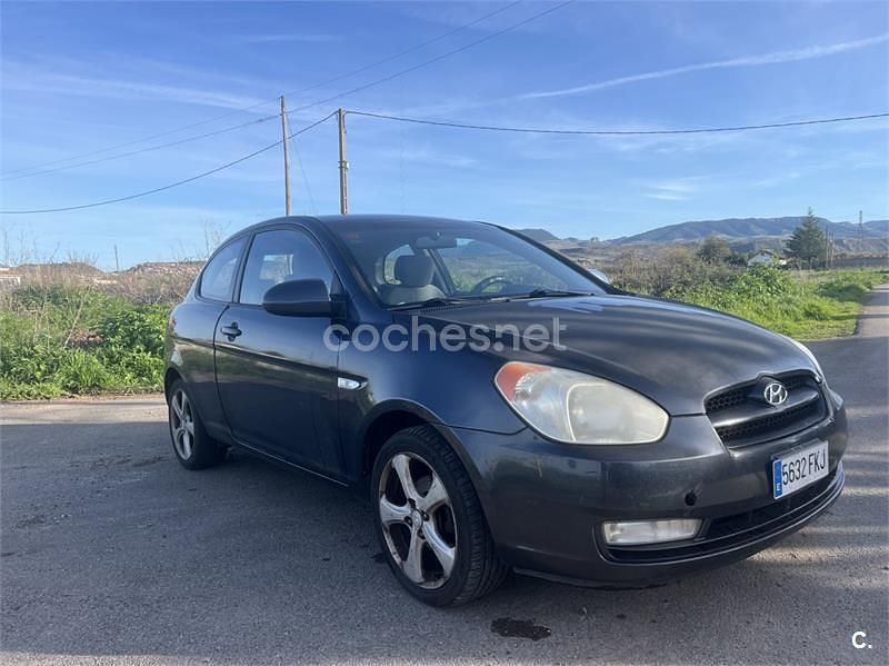Usado Hyundai Accent 110 CV (80 kW) 2007 Gris / plata Berlina