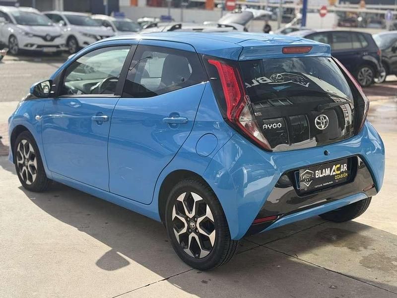 Usado Toyota Aygo 71 CV (52 kW) 2019 Azul Utilitario