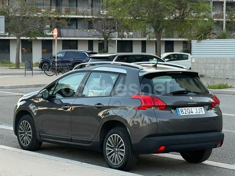Usado Peugeot 2008 Allure 100 CV (73 kW) 2015 Gris / plata SUV