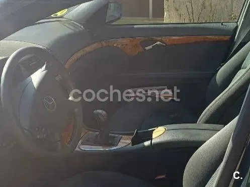 Usado Mercedes E220 Elegance 150 CV (110 kW) 2006 Azul Berlina