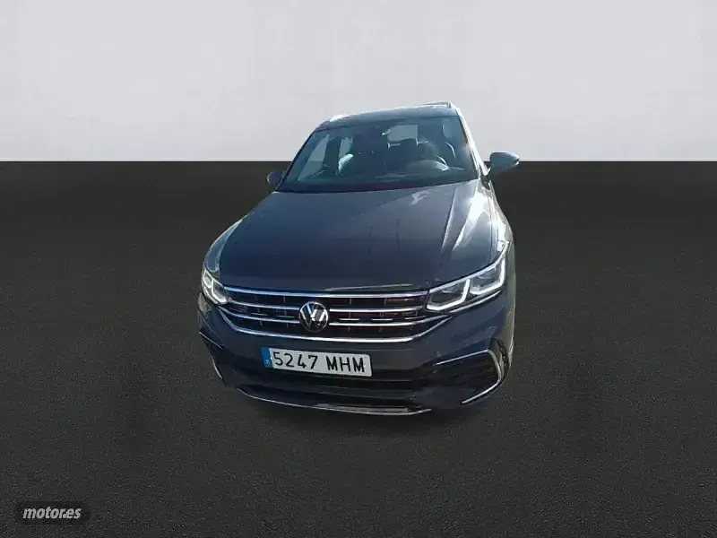 Usado VW Tiguan R-line 150 CV (110 kW) 2023 Gris SUV