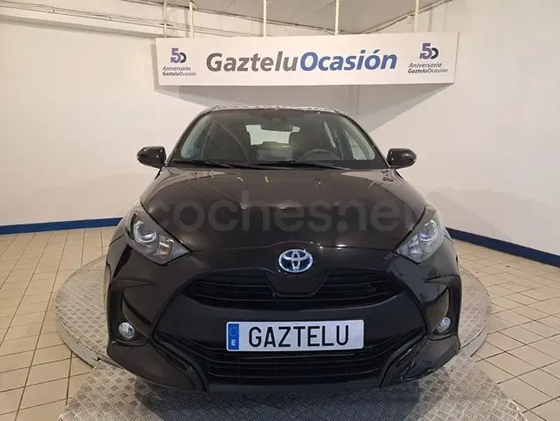 Usado Toyota Yaris Hybrid Business Edition 116 CV (85 kW) 2022 Negro Berlina