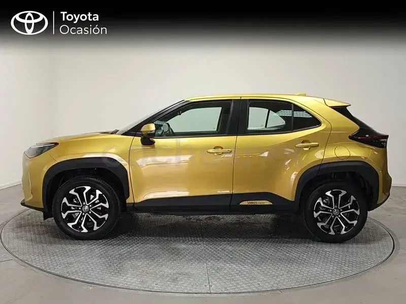 Usado Toyota Yaris Cross Active 116 CV (85 kW) 2023 Beige SUV