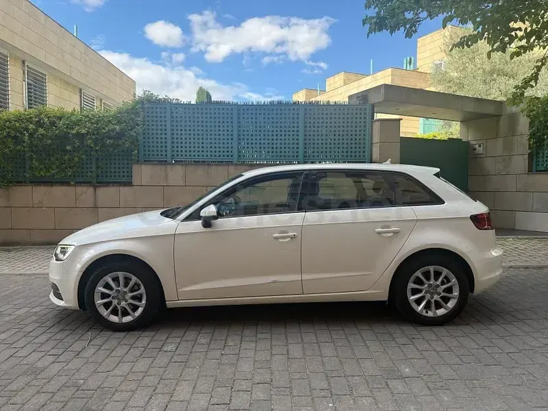 Usado Audi A3 Ambition 105 CV (77 kW) 2013 Beige Berlina