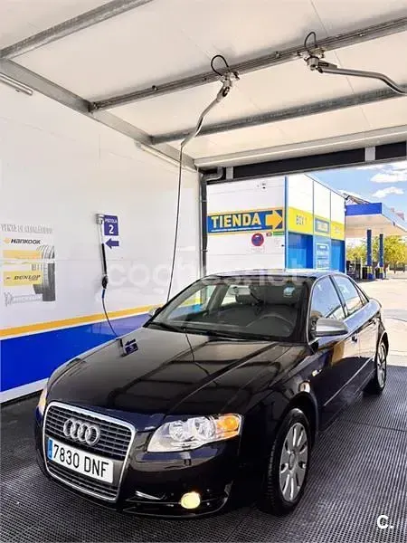 Usado Audi A4 140 CV (102 kW) 2006 Azul Berlina