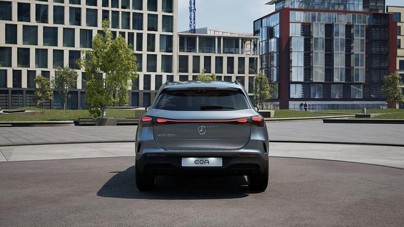 Usado Mercedes EQA250+ 139 kW (190 CV) 2025 Gris SUV