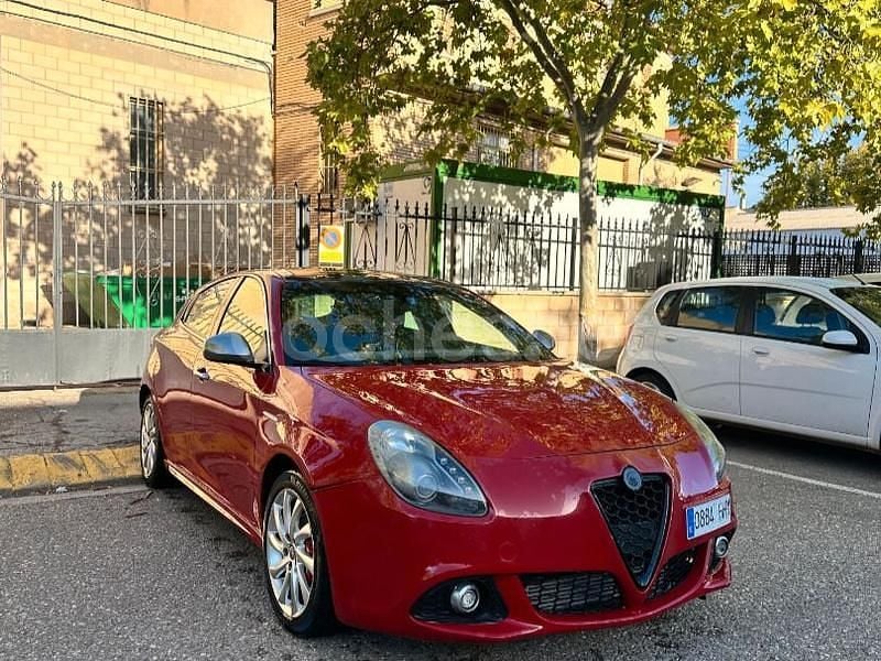 Rojo Usado 2012 Alfa Romeo Giulietta Quadrifoglio Verde Utilitario | 16.950 € - Imagen 1/4