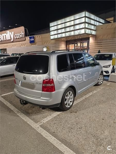 Usado VW Touran Advance 140 CV (102 kW) 2005 Gris / plata Monovolumen