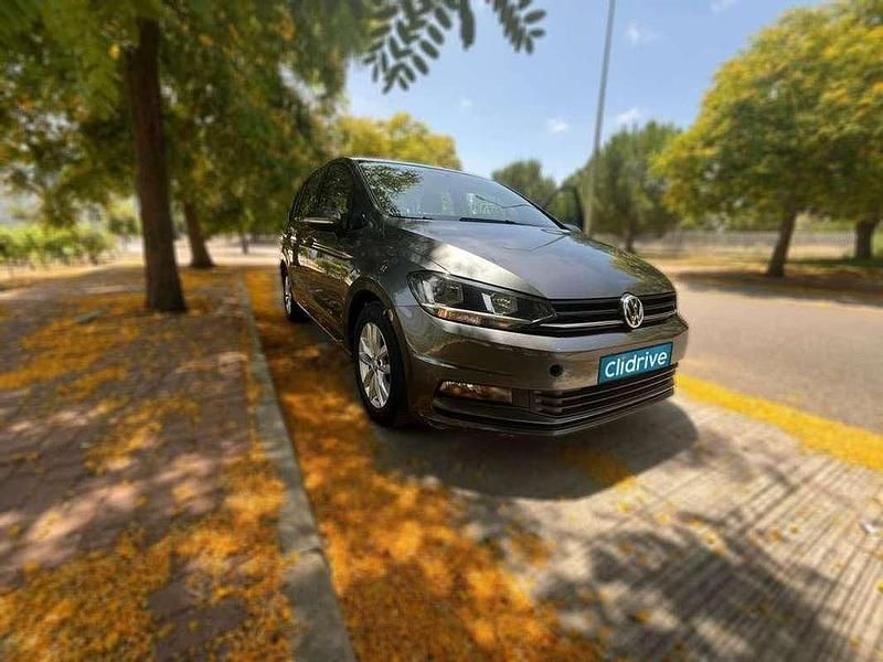 Usado VW Touran Edition 122 CV (89 kW) 2018 Gris Monovolumen