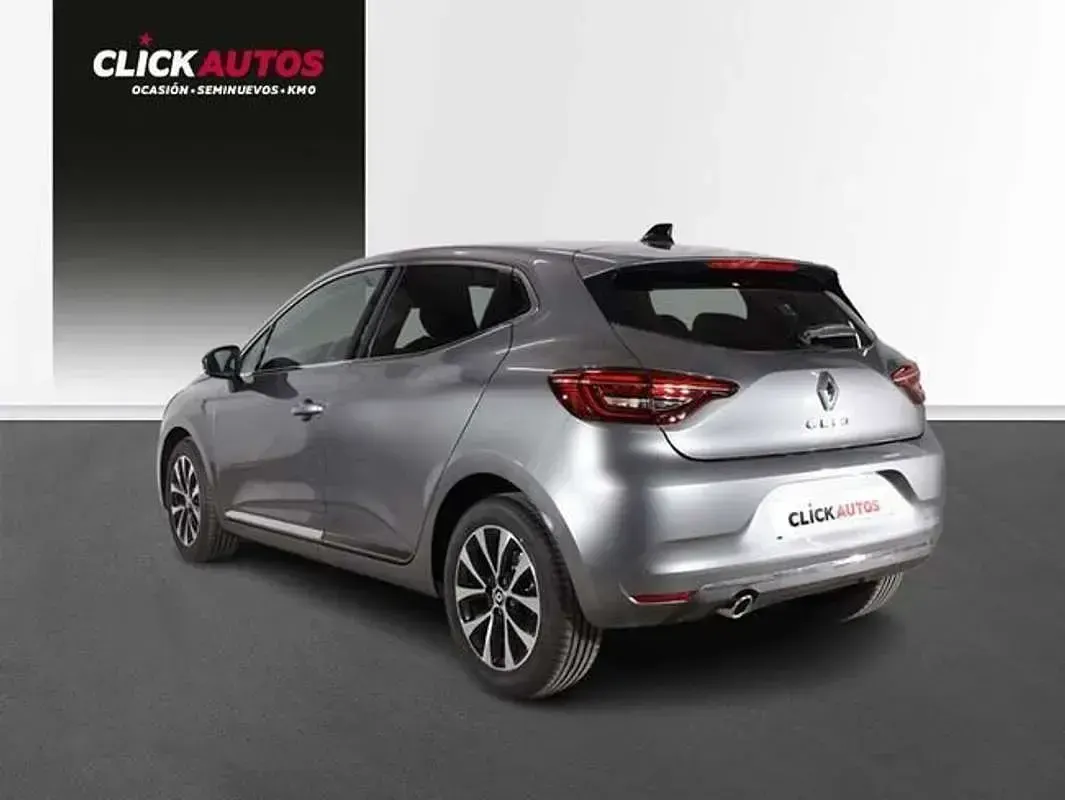 Usado Renault Clio Techno 91 CV (66 kW) 2023 Gris Utilitario