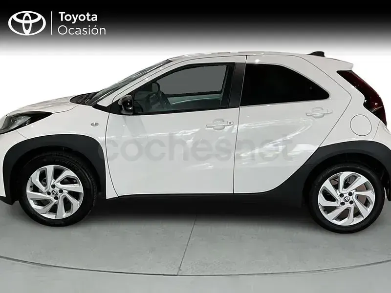 Usado Toyota Aygo X Play 72 CV (52 kW) 2025 Blanco SUV