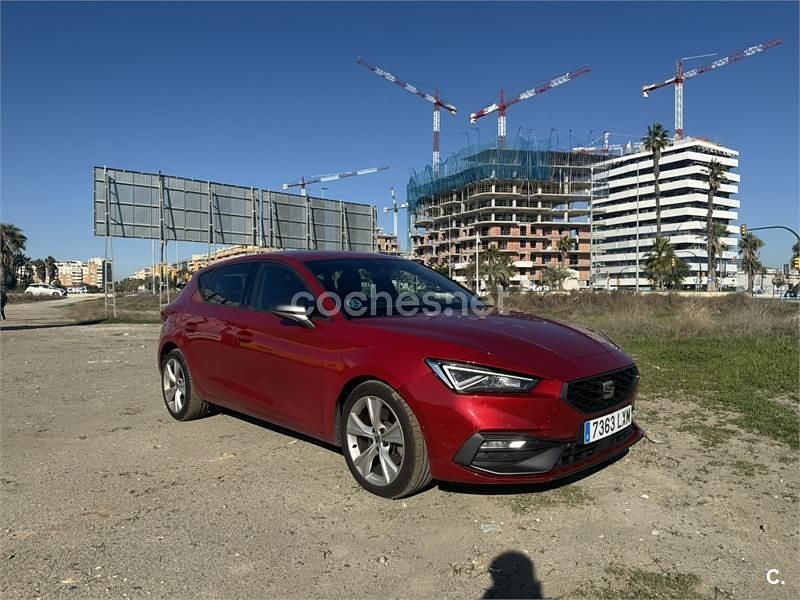 Rojo Usado 2022 Seat Leon FR Berlina | 17.900 € (Super precio) - Imagen 1/4