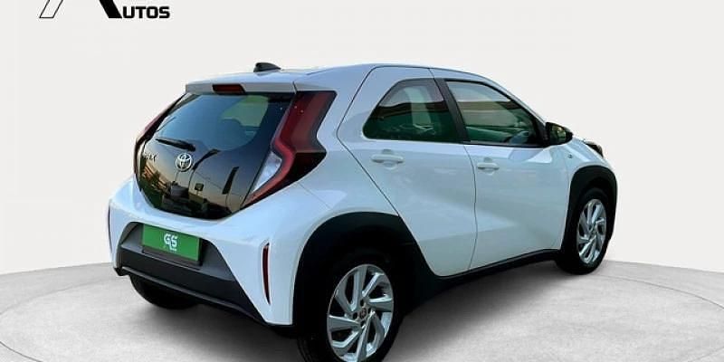 Usado Toyota Aygo X Play 72 CV (52 kW) 2022 Blanco SUV