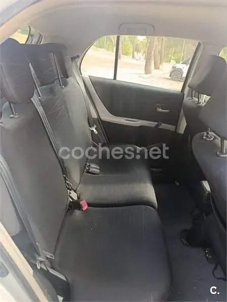 Usado Toyota Yaris Luna 87 CV (63 kW) 2006 Gris / plata Berlina