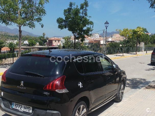 Usado Peugeot 3008 Allure 115 CV (84 kW) 2014 Negro Familiar